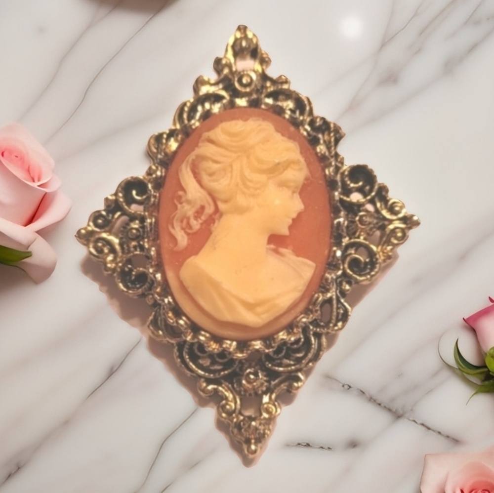 Gerrys Vintage Gold Tone Filigree Cameo Brooch Pin Salmon Orange Portrait Lady